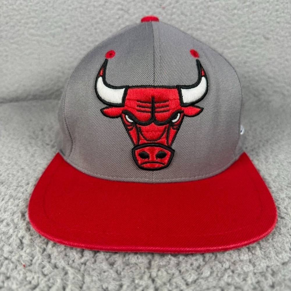 Chicago Bulls Snapback Cap Unisex One Size Mitchell & Ness Wool Blend Logo Hat